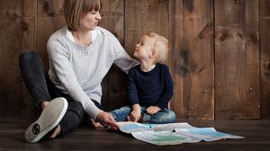 أطفال الأم النرجسية غالبا ما يغضون الطرف عن احتياجاتهم ورغباتهم - أرشيفية