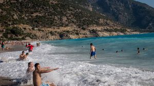 يتوجه أغلب السياح الروس إلى تركيا، خصوصا ولاية أنطاليا الساحلية على البحر المتوسط- جيتي 