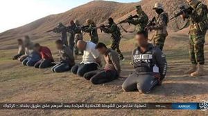 صورة بثها تنظيم الدولة لعمليات الإعدام الجماعي بحق عناصر من الأمن العراقي- تويتر