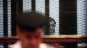 مرسي يواجه إهمالا متعمدا شديدا في الرعاية الصحية بحسب التحقيق البريطاني- جيتي