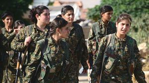 مقاتلات من الوحدات الكردية في عفرين قبل سقوطها- أرشيفية