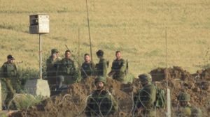 شرعت قوات الاحتلال بتهيئة الأرض لوضع سلك شائك دائري إضافي لمنع الفلسطينيين من اجتياز "خط الهدنة"