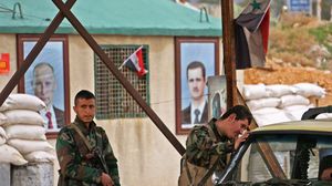 عناصر للنظام السوري على معبر الوافدين مع الغوطة الشرقية- جيتي