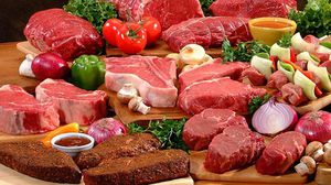 كل 25 غراما من اللحوم المصنعة التي يتم تناولها يوميا تزيد من خطر الإصابة بسرطان الأمعاء بنسبة 20%