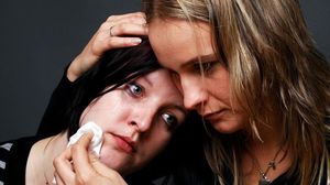 دموع العاطفة تساعد الجسم على طرح الهرمونات والسموم الأخرى التي تتراكم أثناء الإجهاد