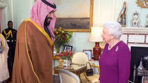 التقى محمد بن سلمان الملكة إليزابيث في لندن قبل أيام- تويتر