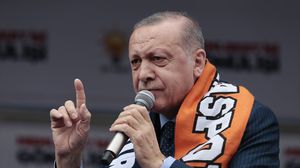 اتهم أردوغان الحزبين المعارضين بمعاداة الأذان والعلم التركي- الأناضول