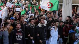 شبان جزائريون خلال التظاهرات المطالبة بعدم ترشح بوتفليقة- فيسبوك