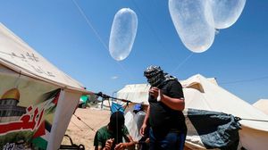 البالونات الحارقة التي تواصل إشعال النيران في مستوطنات غلاف غزة تتزايد في الأيام الأخيرة- جيتي