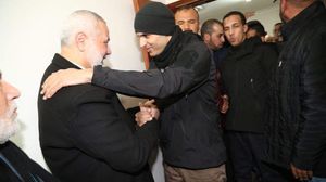 اسماعيل هنية يستقبل المختطفين الأربعة بعد الإفراج عنهم من مصر وعودتهم إلى غزة- مواقع تواصل 