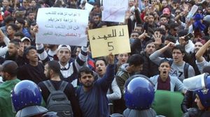 الجزائريون احتجوا على مدار أسبوعين رفضا لترشح بوتفليقة لعهدة خامسة- نشطاء فيسبوك