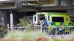 قالت الصحيفة إن 34 شخصا ممن أصيبوا في الهجمات، كانوا يتلقون العلاج خارج مستشفى كرايستشيرش، الأحد- الأناضول