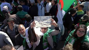 خرج الجزائريون الاثنين في تظاهرات واسعة - الأناضول
