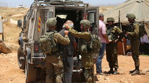 شنت قوات الاحتلال حملة اعتقالات طالت 12 فلسطينيا في مدن مختلفة بالضفة المحتلة- وفا