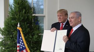 في آذار/مارس 2019 وقع الرئيس الأمريكي إعلانا يعترف بسيادة "إسرائيل" على هضبة الجولان- صفحة نتنياهو تويتر
