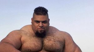 هالك الإيراني يشتهر بقوامه الضخم وعضلاته القوية ويبلغ وزنه 180 كيلوغراما- تويتر
