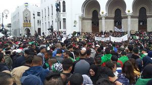 يصر الجزائريون على عدم ترشح بوتفليقة لولاية خامسة- (مواقع التواصل الاجتماعي)