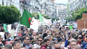 ذكرت الصحيفة أن الفرنسيين من أصل جزائري يخرجون بمظاهرات منتظمة تأييدا لحراك الداخل الجزائري- واج