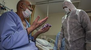 مريض بكورونا في أحد مستشفيات طهران- وكالة فارس