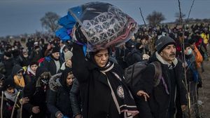 الأورومتوسطي يدعو المجتمع الدولي لتوفير الحماية للاجئين السوريين على حدود اليونان  (الأناضول)