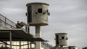 المنظمة قالت إن مسؤولي السجون يبدون استخفافاً تاماً بأرواح وسلامة السجناء المكدسين- جيتي