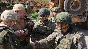 في 15 آذار/ مارس، سيّرت تركيا وروسيا أول دورية برية مشتركة على الطريق الدولي "M4"- وزارة الدفاع التركية
