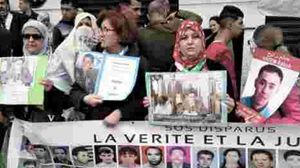 نساء جزائريات يشاركن في مظاهرات للمطالبة بالإفراج عن المعتقلين  (صحف جزائرية)