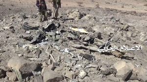 حطام الطائرة الحربية السعودية التي أسقطها الحوثيون في فبراير الماضي- قناة المسيرة