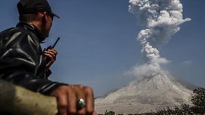 بركان ميرابي البالغ ارتفاعه 2968 مترًا ثار في مطلع تشرين الأول /أكتوبر 2010 وأودى بحياة 347 شخصًا- الأناضول 