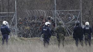 قوات يونانية تمنع المهاجرين من الدخول باتجاه أوروبا- الأناضول