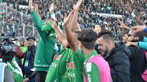 خرج فريق الرجاء البيضاوي المغربي بصعوبة بتأهل إلى دور نصف نهائي دوري أبطال أفريقيا- فيسبوك