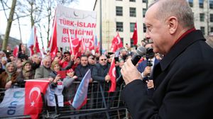الرئيس التركي خاطب تجمعا للجالية التركية في بلجيكا لدى وصوله إلى بروكسل للقاء مسؤولين أوروبيين- الأناضول