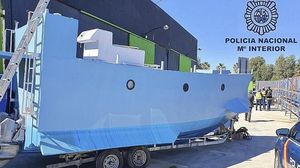 يبلغ طول الغواصة تسعة أمتار وقادرة على نقل ما يصل إلى طنين من المخدرات- الشرطة الإسبانية