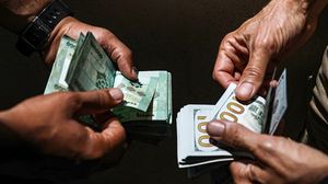 سجلت العملة اللبنانية 23 ألف ليرة للدولار الواحد خلال تعاملات الجمعة- جيتي