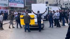 شارك أهالي مدينة "قلنسوة" المحتلة في مظاهرة احتجاجية في أعقاب جريمة قتل مزدوجة- موقع عرب48