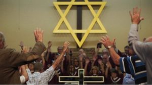 لقطة من فيلم فيلم "ليأت ملكوتك" الذي يناقش العلاقة بين اليمين الإسرائيلي والمسيحيين الإنجيليين الأمريكيين