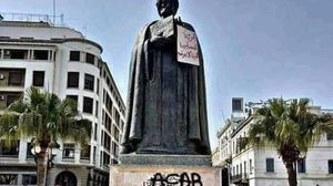 ترصد "عربي21" أبرز الردود والتعليقات على حادثة الاعتداء على تمثال ابن خلدون في العاصمة التونسية- تويتر