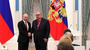 يرأس عثمانوف المقرب من الرئيس الروسي فلاديمير بوتين، اتحاد المبارزة منذ عام 2018- أرشيف