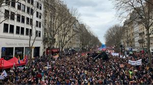 تواصل النقابات الفرنسية تصعيدها ضد الرئيس ماكرون - تويتر