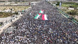خرج اليمنيون في مسيرات حاشدة الجمعة تنديدا بالعدوان الأمريكي وتضامنا مع غزة- جيتي
