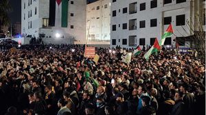 أعداد غير مسبوقة من المتظاهرين حاصرت سفارة الاحتلال- إكس