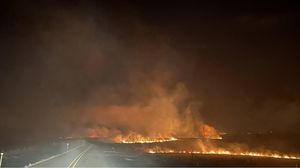 منذ أيام لا تزال السلطات في تكساس عاجزة عن السيطرة على حريق "سموكهاوس كريك"- جيتي