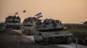 شدد المرصد على أن الاحتلال الإسرائيلي قتل عشرات الفلسطينيين دهسا تحت جنازير الدبابات- الأناضول