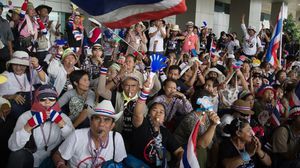 تايلانديون يتظاهرون في بانكوك لإسقاط الحكومة - ا ف ب