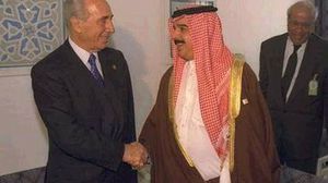 الملك البحريني في لقاء مع الرئيس الاسرائيلي شيمون بيريز (أرشيفية)