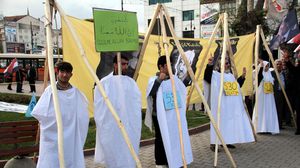 ناشطون أتراك وأجانب يشجبون الصمت الدولي تجاه أحكام الإعدام بمصر - الأناضول