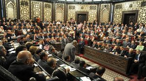 البرلمان السوري وسط القصف بقذائف الهاون - ا ف ب