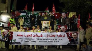 من احتفالات غزة بفوز حزب العدالة التركي بالانتخابات - الأناضول