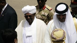 أمير قطر تميم بن حمد والرئيس السوداني عمر البشير - ا ف ب