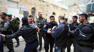 اعتقال العشرات بمدن الضفة إثر مداهمة قوات الاحتلال منازل الفلسطينيين - الأناضول